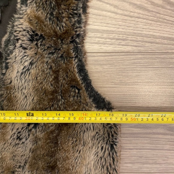 Faux fur vest Sz M - Picture 6 of 8